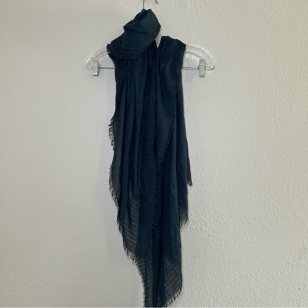 Parfois Elegant Navy Fringe Scarf women’s one size fall winter‎ cozy lounge